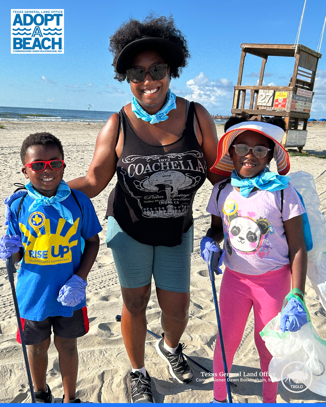 Volunteers at the 2025 Adopt-A-Beach Fall Cleanup