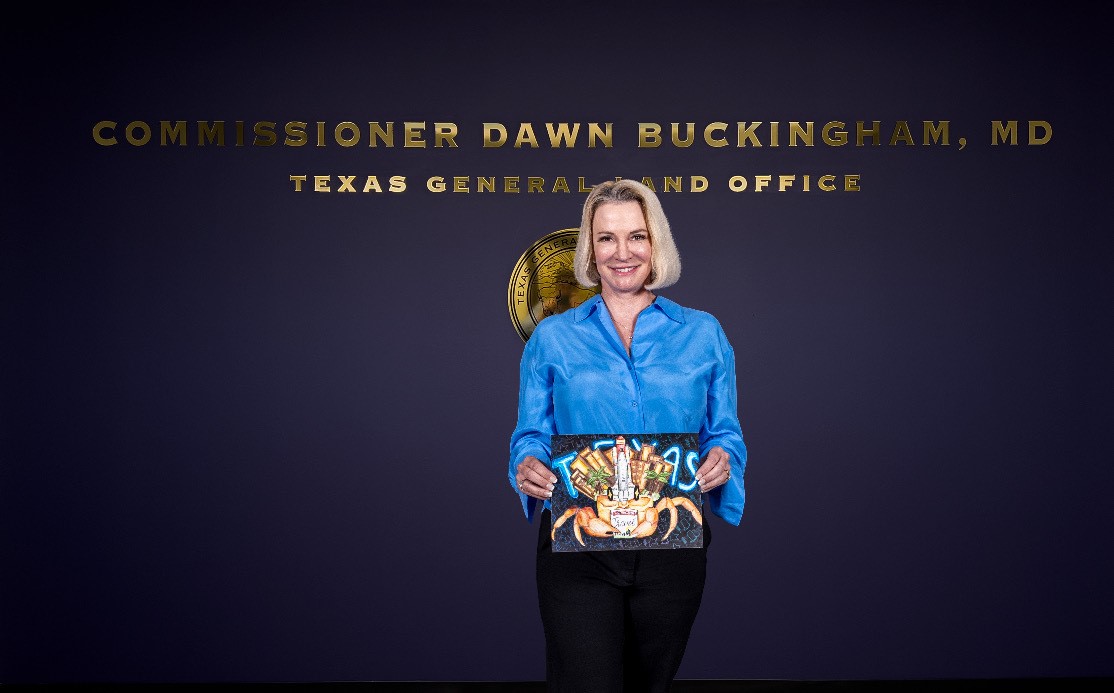 Commissioner Dawn Buckingham, M.D. presenting art contest award